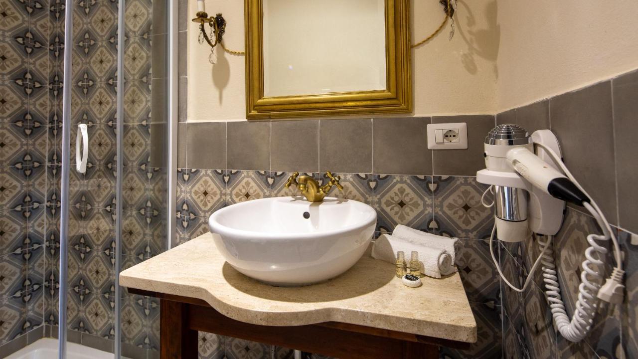 Casa Satta 1925 Hotel Olbia Buitenkant foto