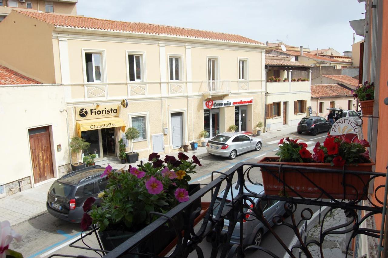 Casa Satta 1925 Hotel Olbia Buitenkant foto
