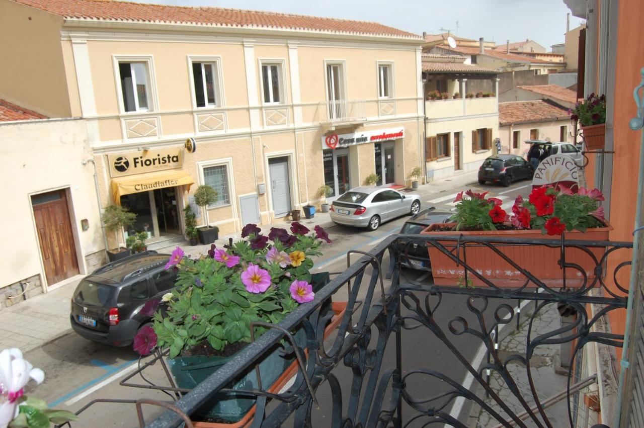 Casa Satta 1925 Hotel Olbia Buitenkant foto